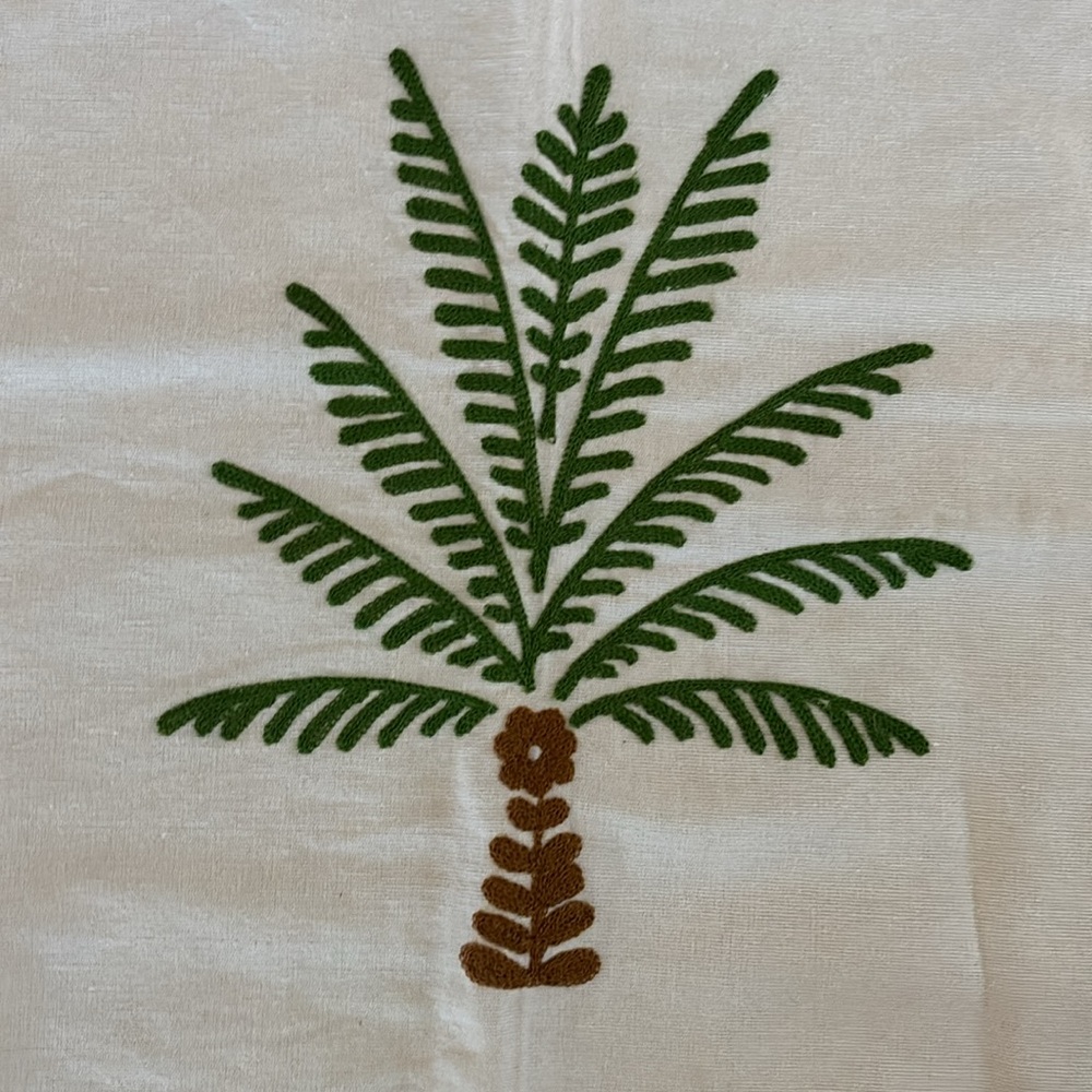 Embroidered cotton table runner - Picture 2 of 4